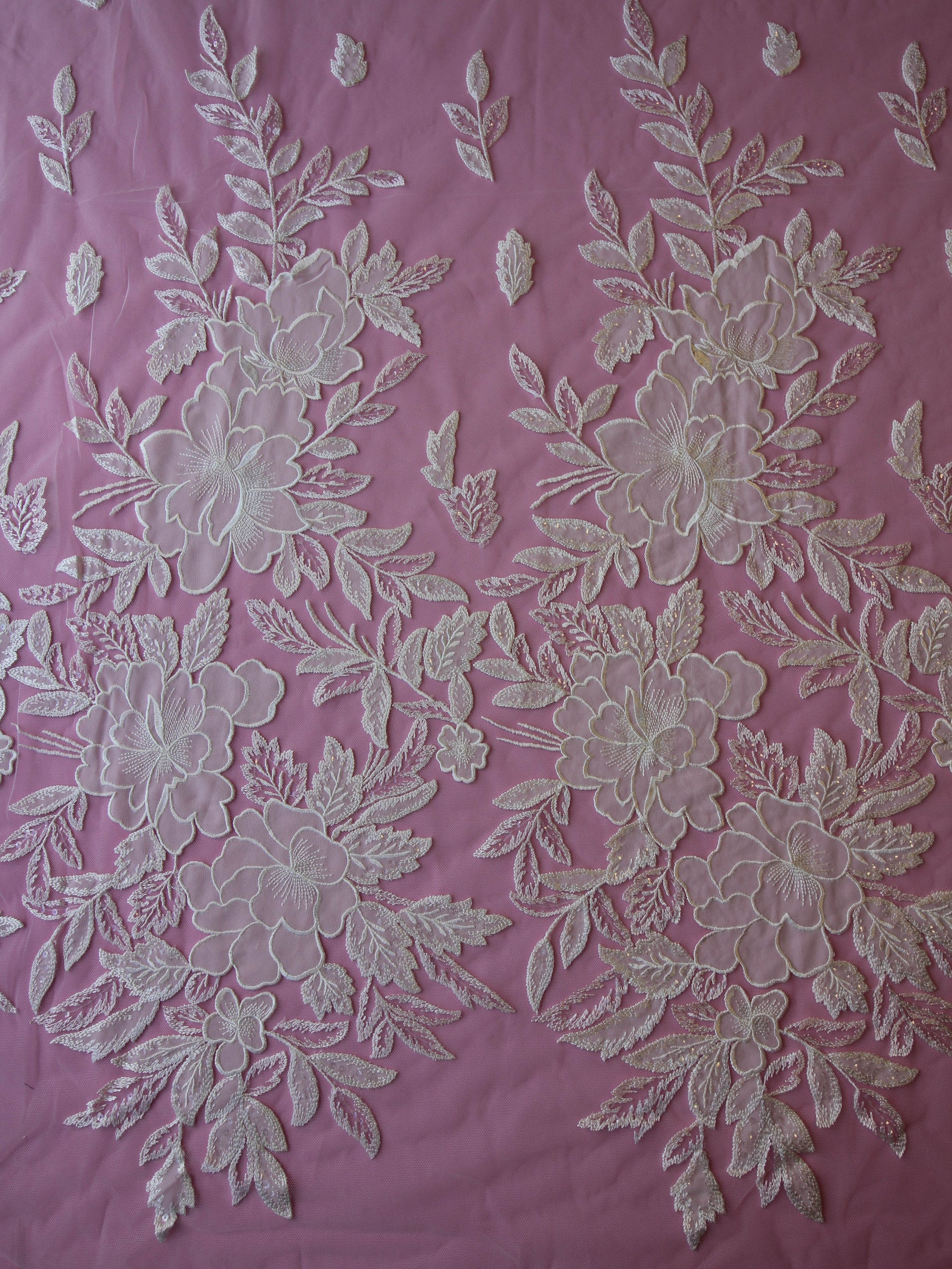 Elfenbeinfarbene bestickte Spitze – Fortunata