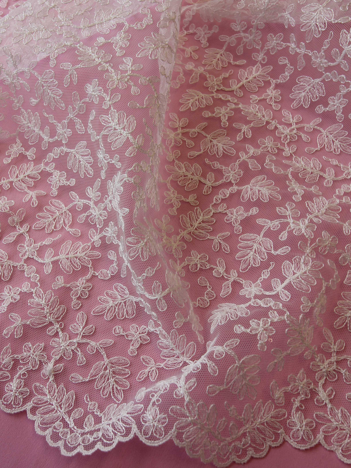 Elfenbeinfarbene bestickte Spitze – Franca