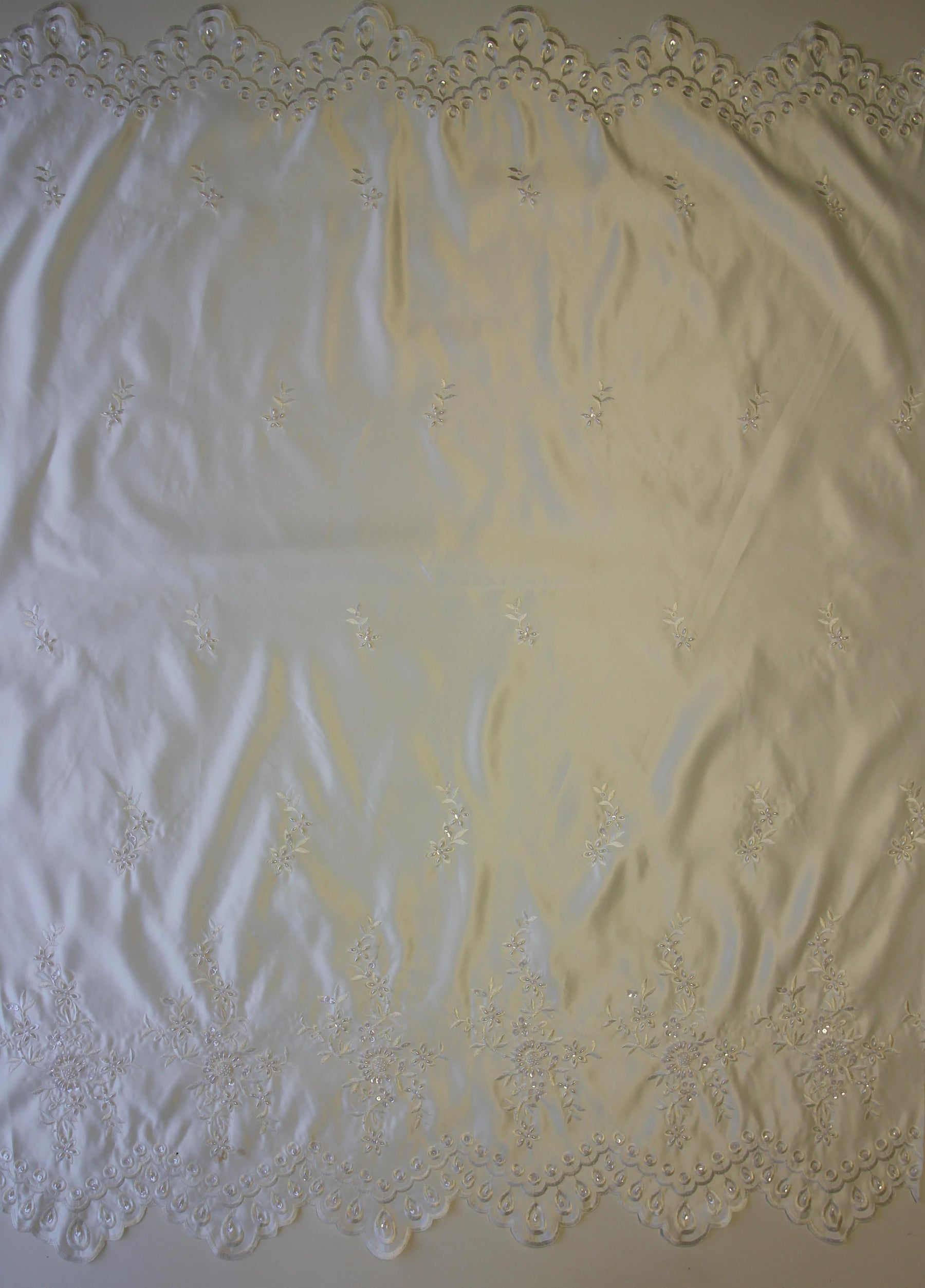 Elfenbein bestickter Satin – Jonas