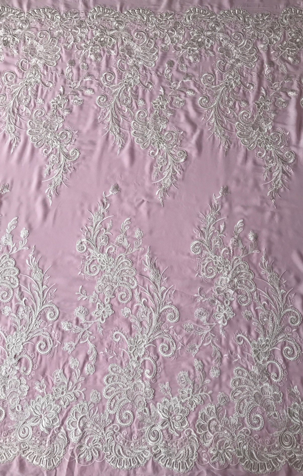 Elfenbeinfarbene Chiffon-Spitze – Leidenschaft