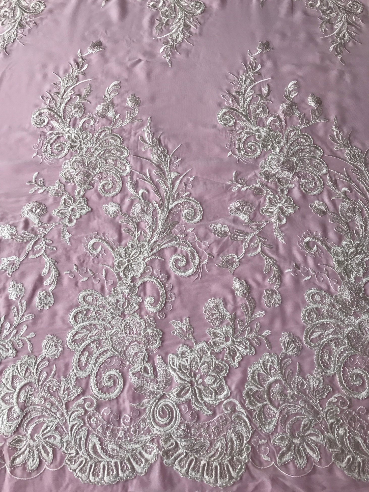Elfenbeinfarbene Chiffon-Spitze – Leidenschaft