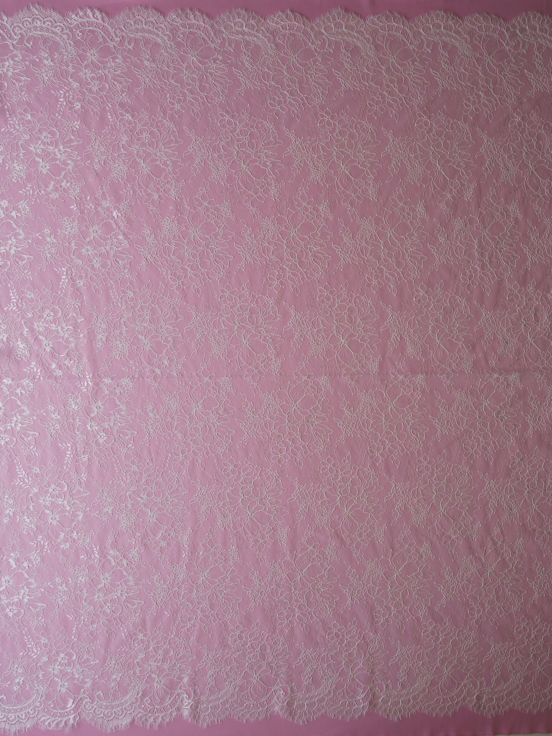 Elfenbeinfarbene Raschelspitze – Clio