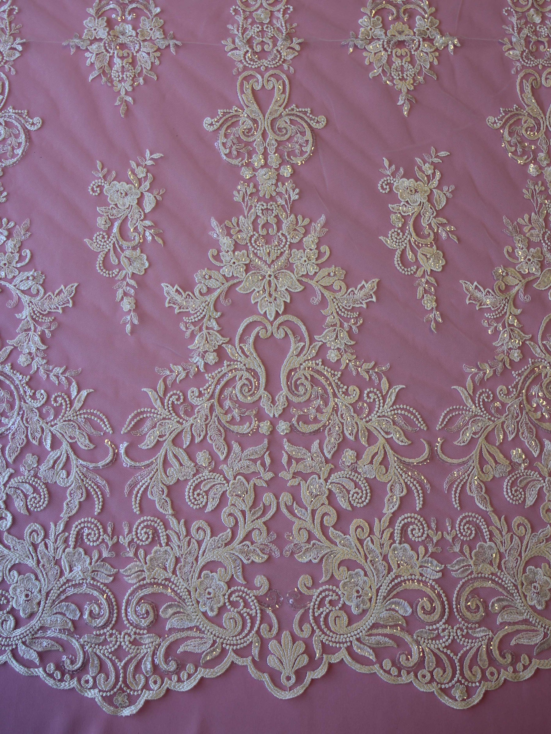 Elfenbeinfarbene Pailletten-Stickspitze – Bijou