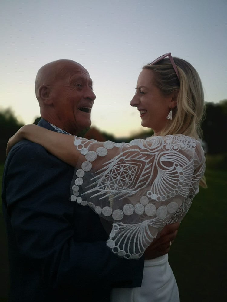 Elfenbeinfarbene bestickte Spitze – Kasey