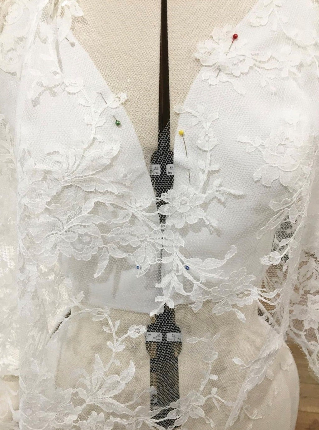 Elfenbeinfarbene Chantilly-Spitze – Kate
