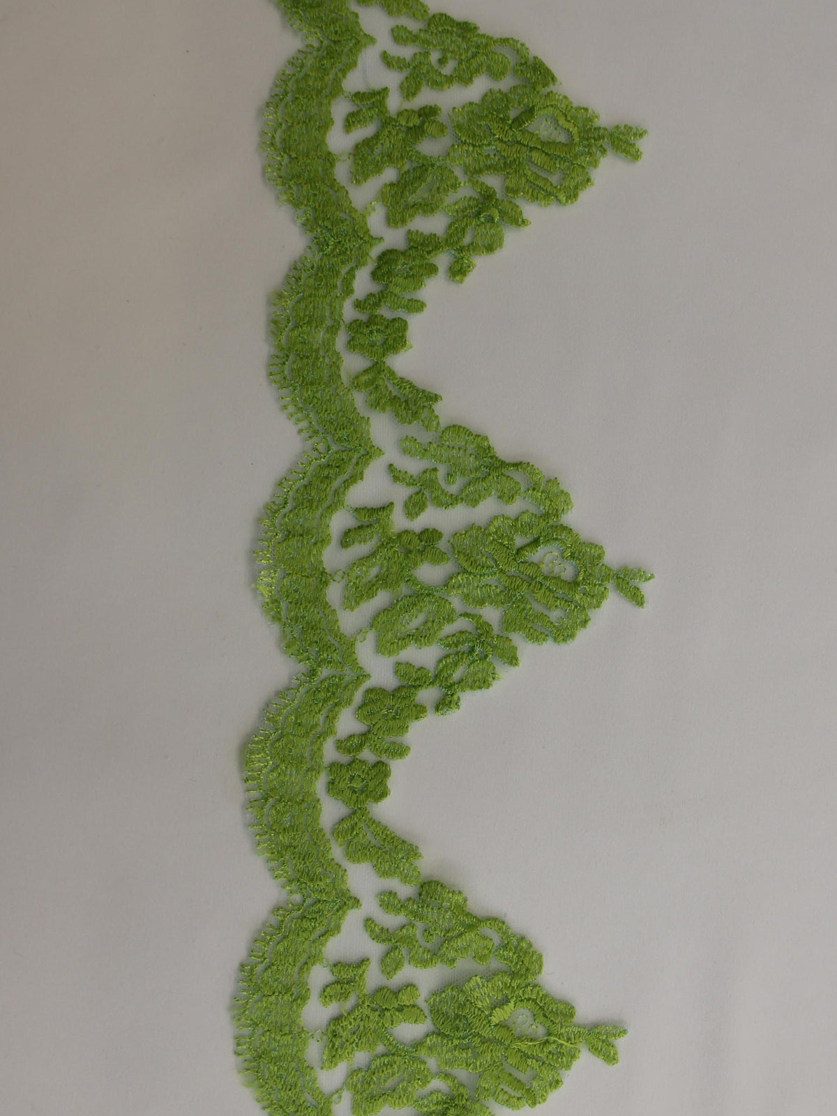 Tropisch-grüner Spitzenbesatz – Dominique