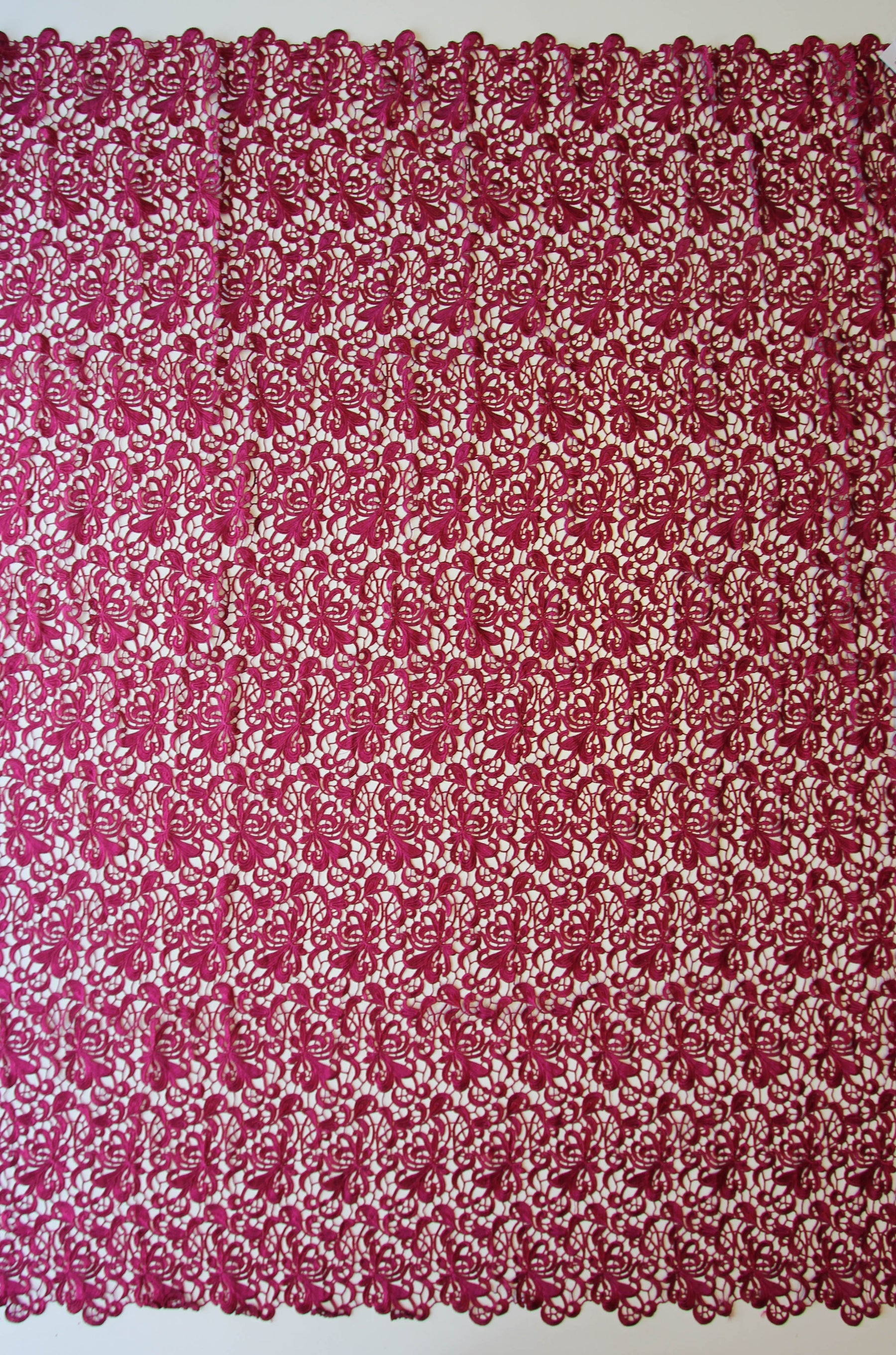 Magentafarbene Guipure-Spitze – Reese