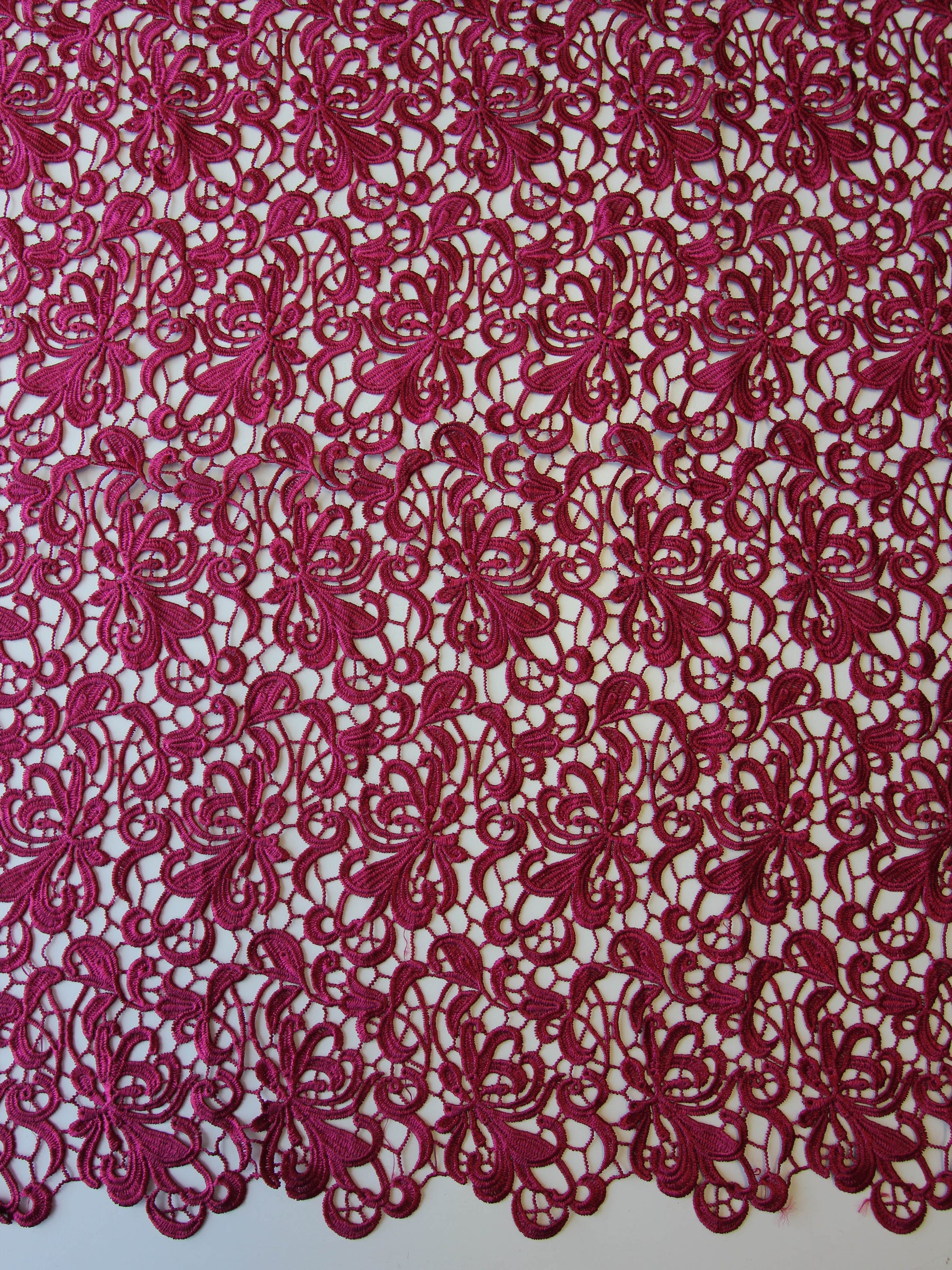 Magentafarbene Guipure-Spitze – Reese