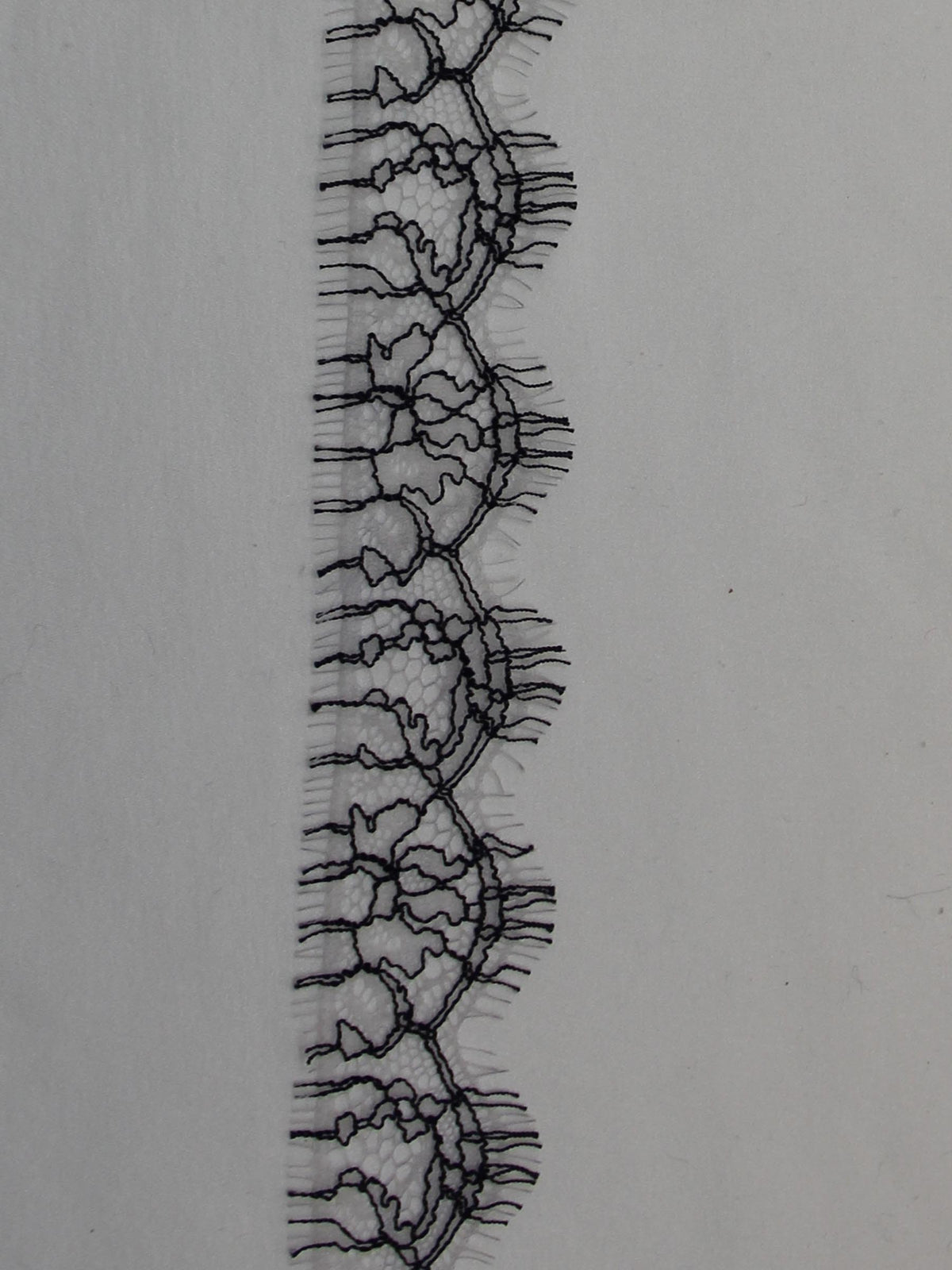 Marineblauer Spitzenbesatz – Anna