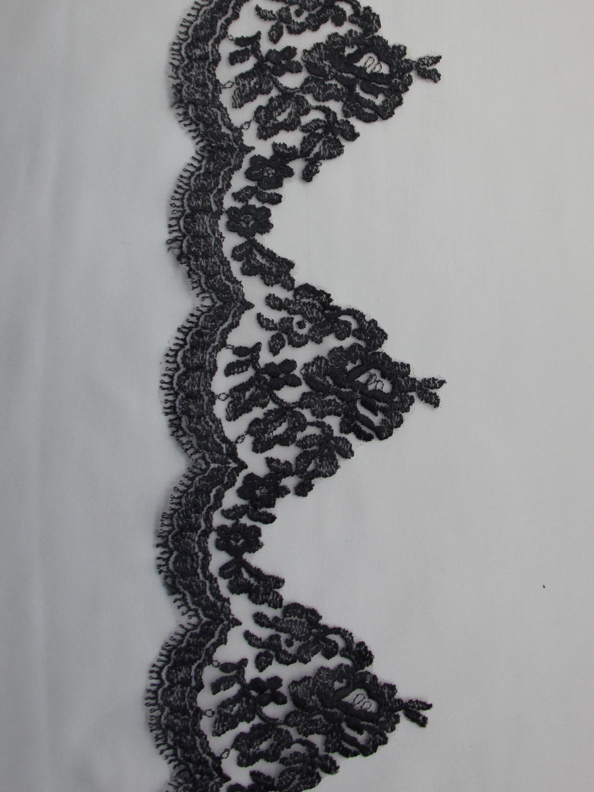 Marineblauer Spitzenbesatz – Dominique