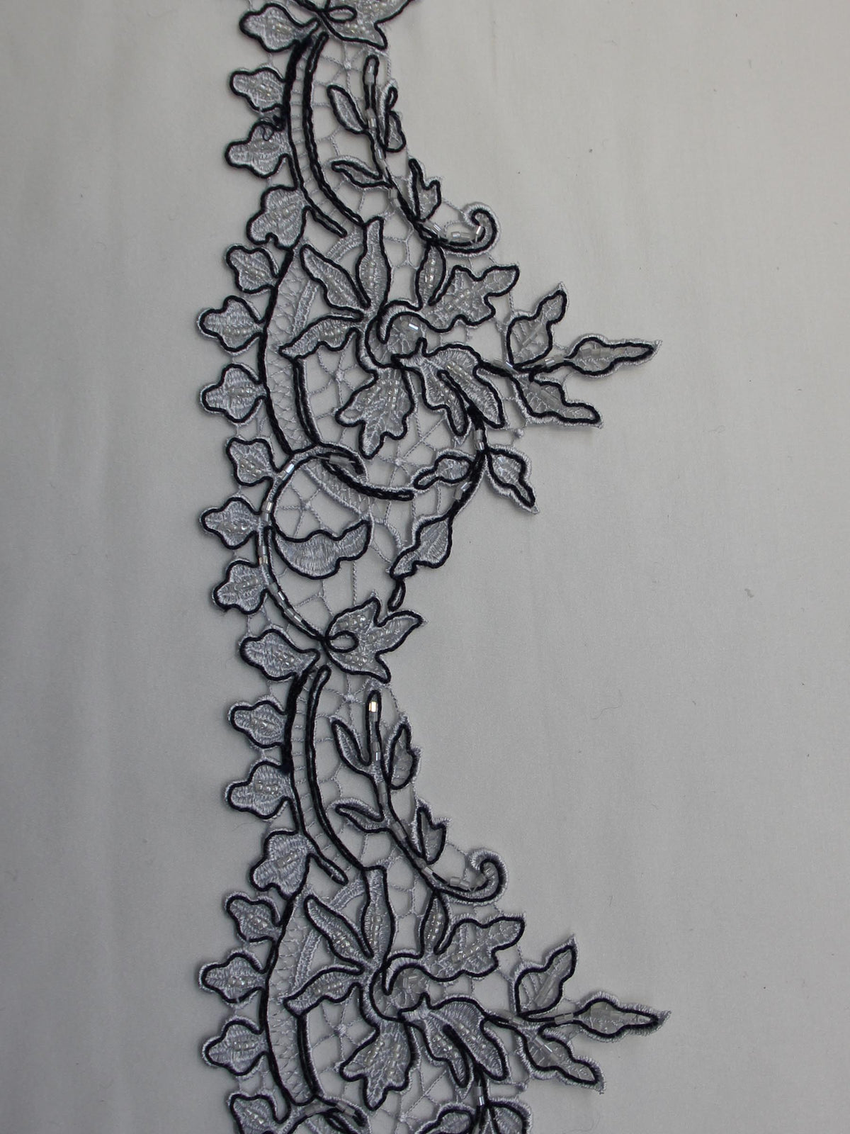 Marineblauer Spitzenbesatz – Martina