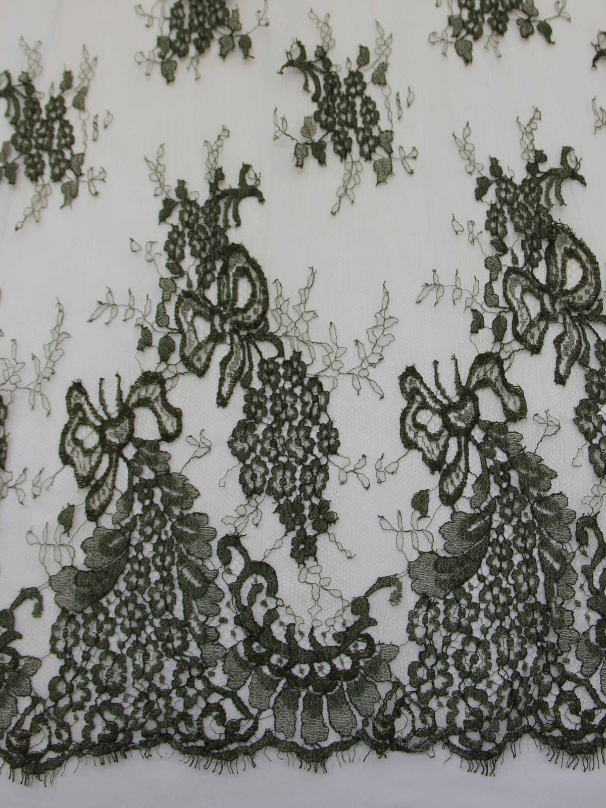 Olivgrüne Spitze – Lillian