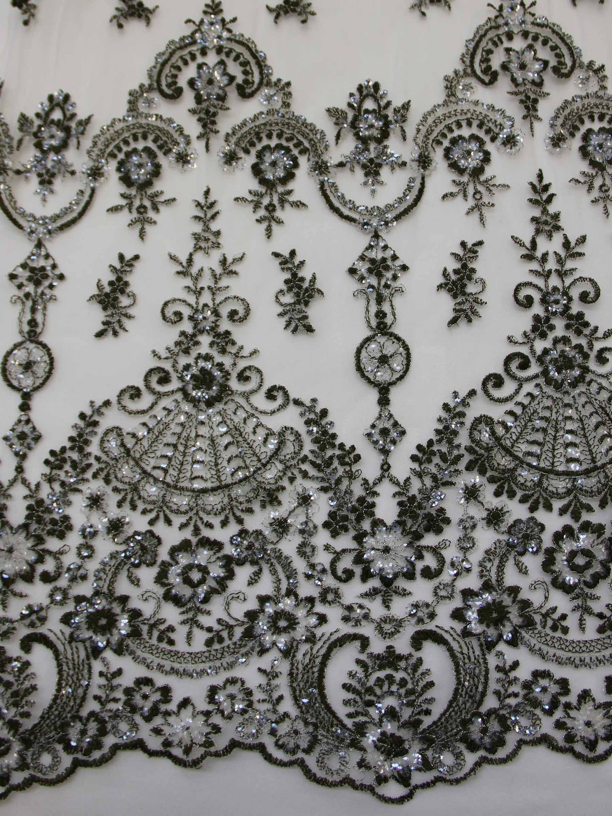 Olivgrüne Spitze – Rubin