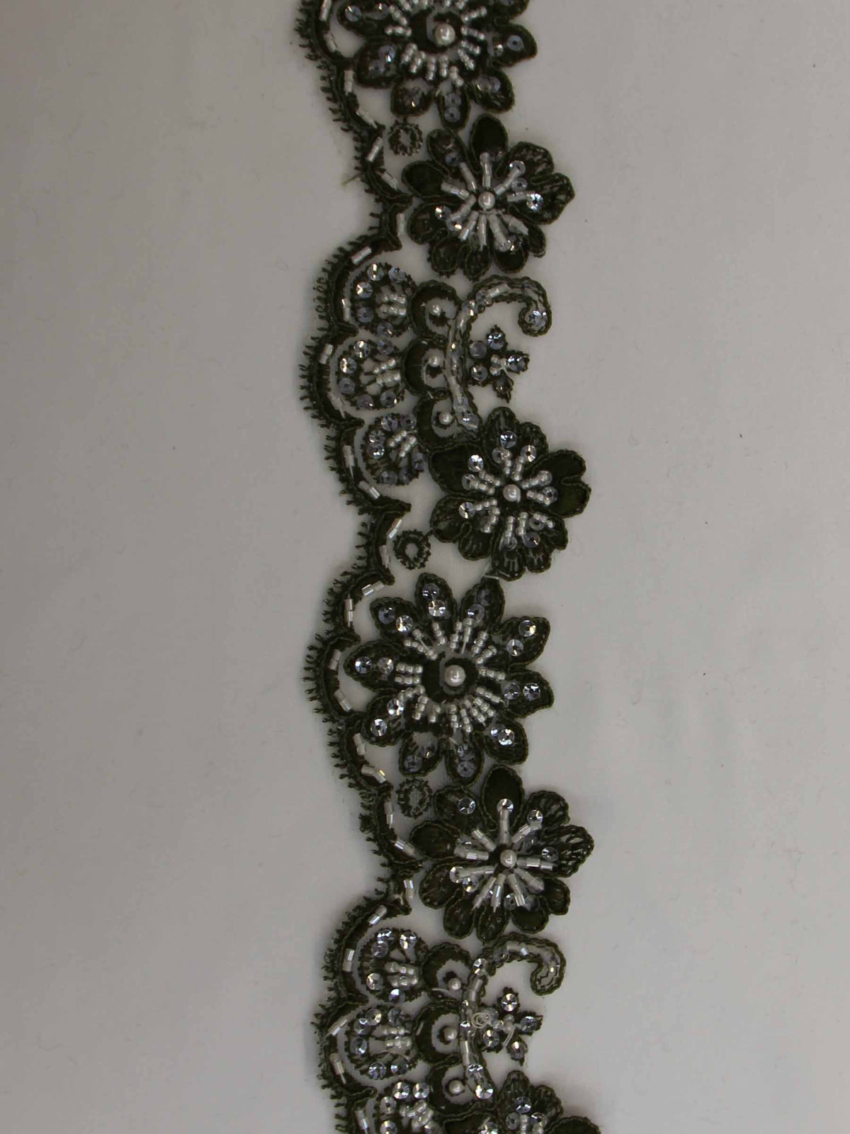 Olivgrüner Spitzenbesatz – Sheila