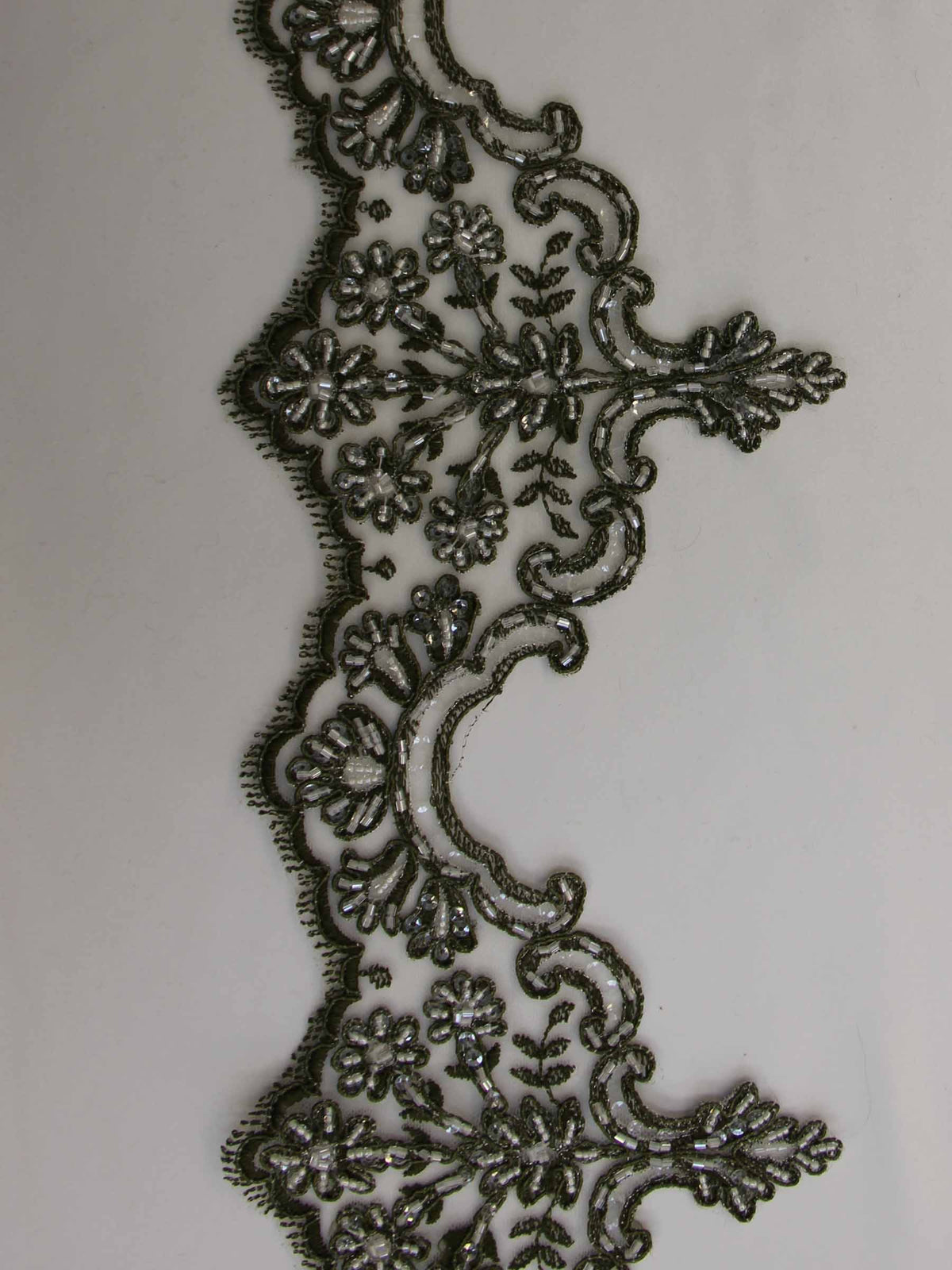 Olivgrüner Spitzenbesatz – Sophia