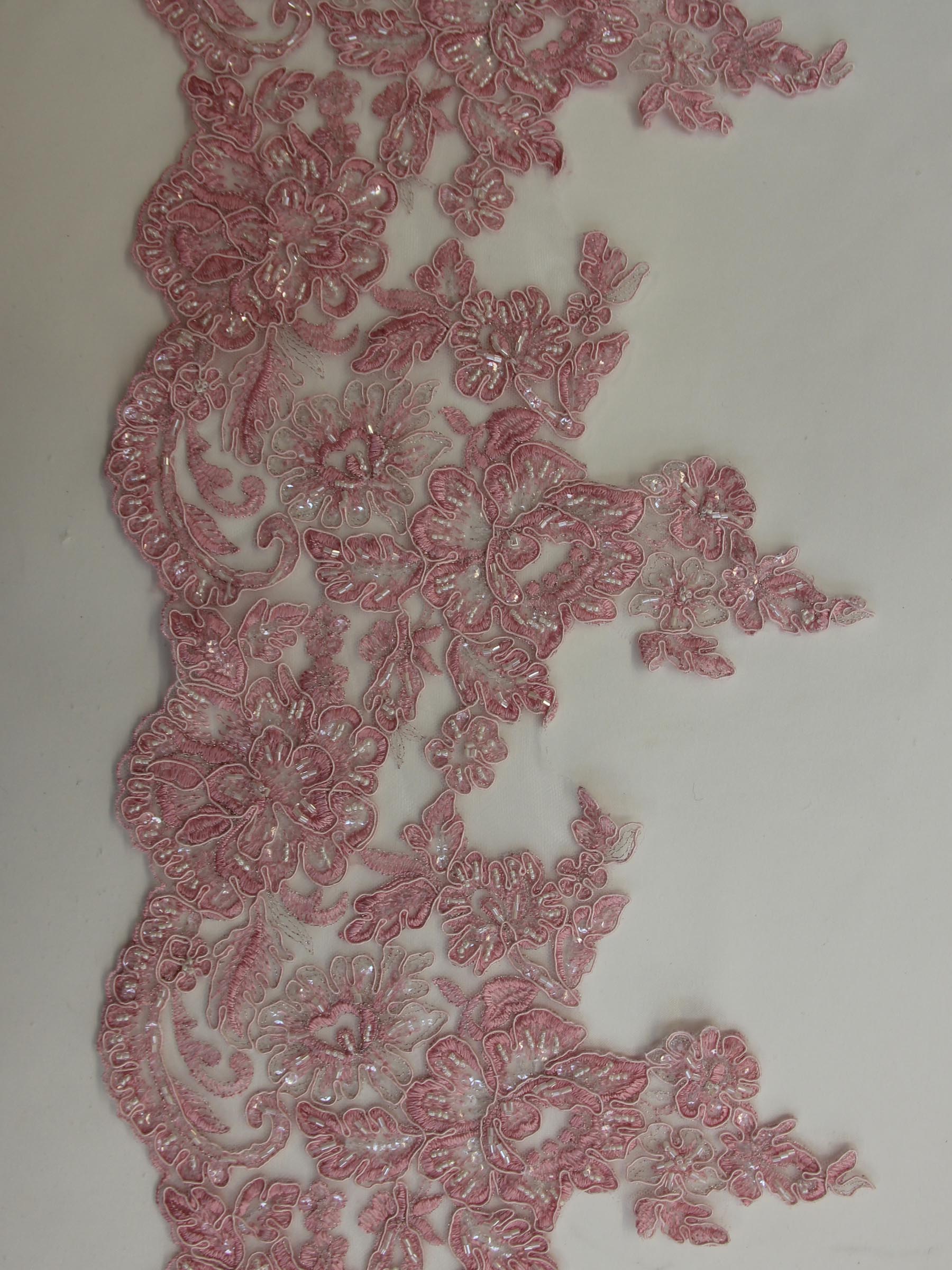 Pfingstrosenrosa Spitzenbesatz – Victoria
