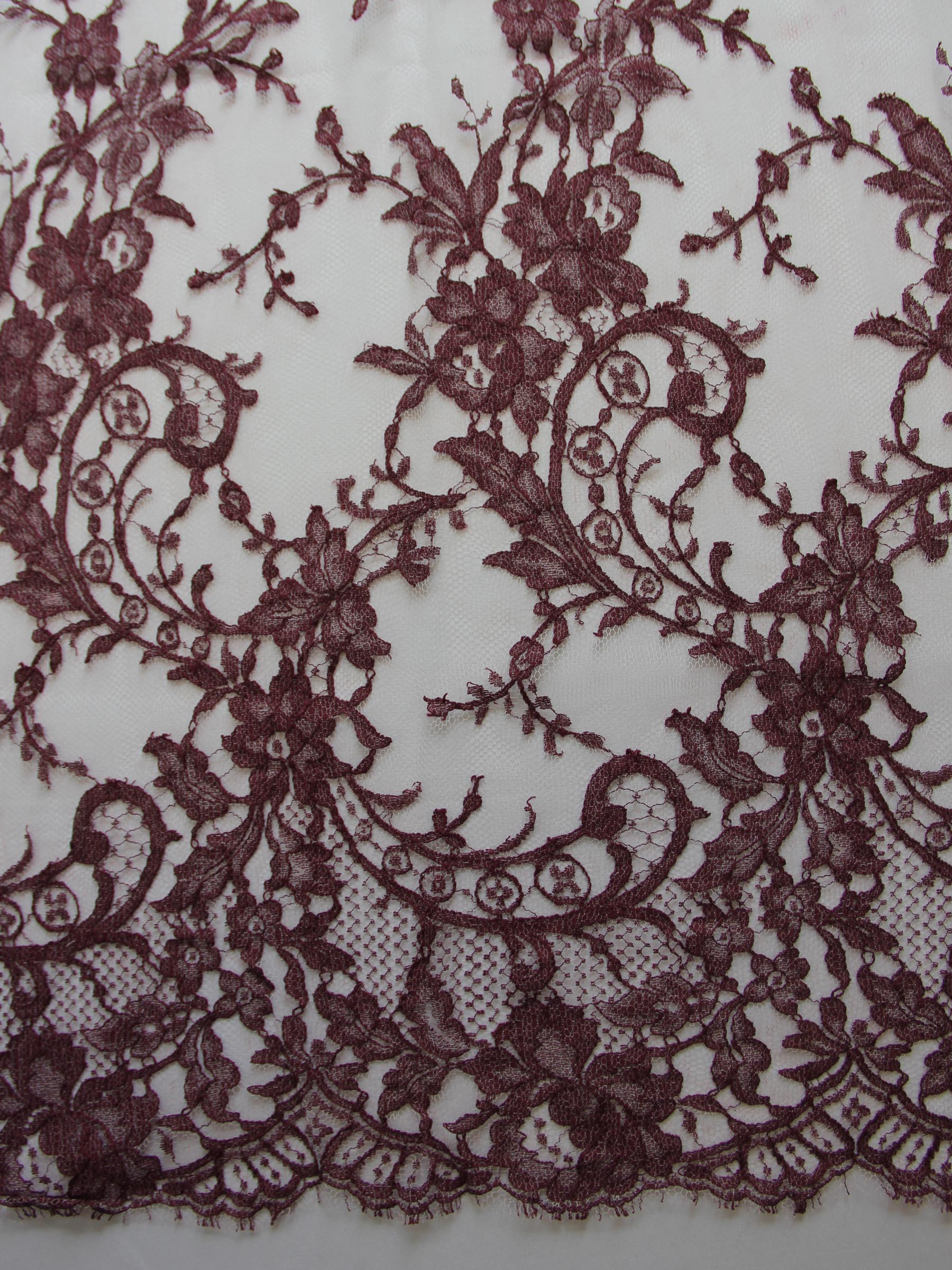 Pflaumenfarbene Chantilly-Spitze – Kate