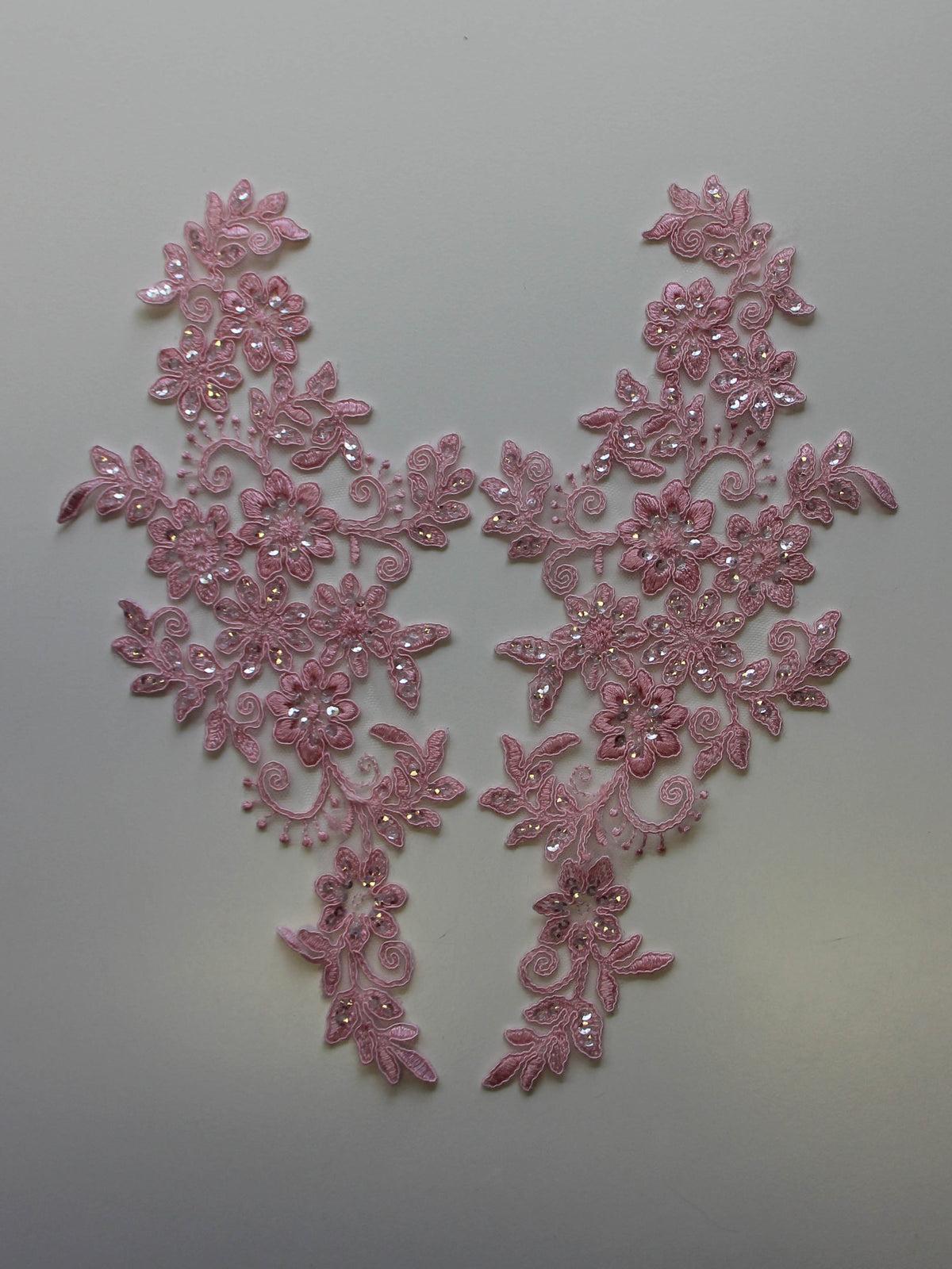 Pfingstrosenrosa Pailletten-Spitzenapplikationen – Erica