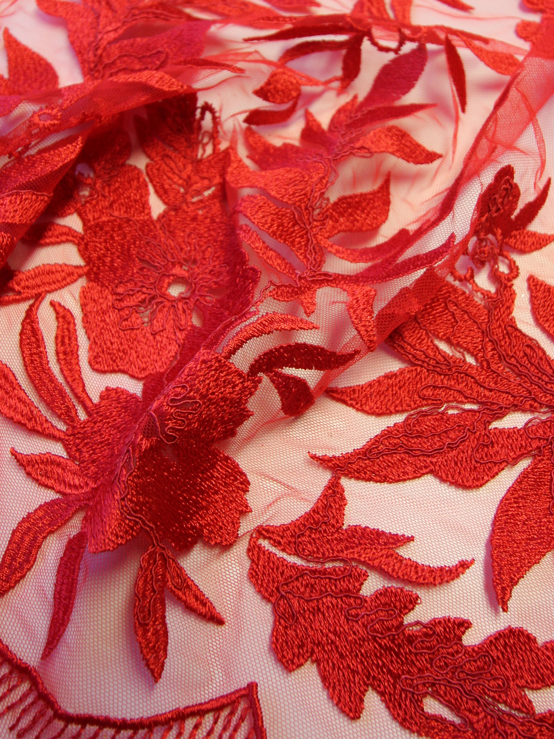 Rote Stickereispitze - Gaynor