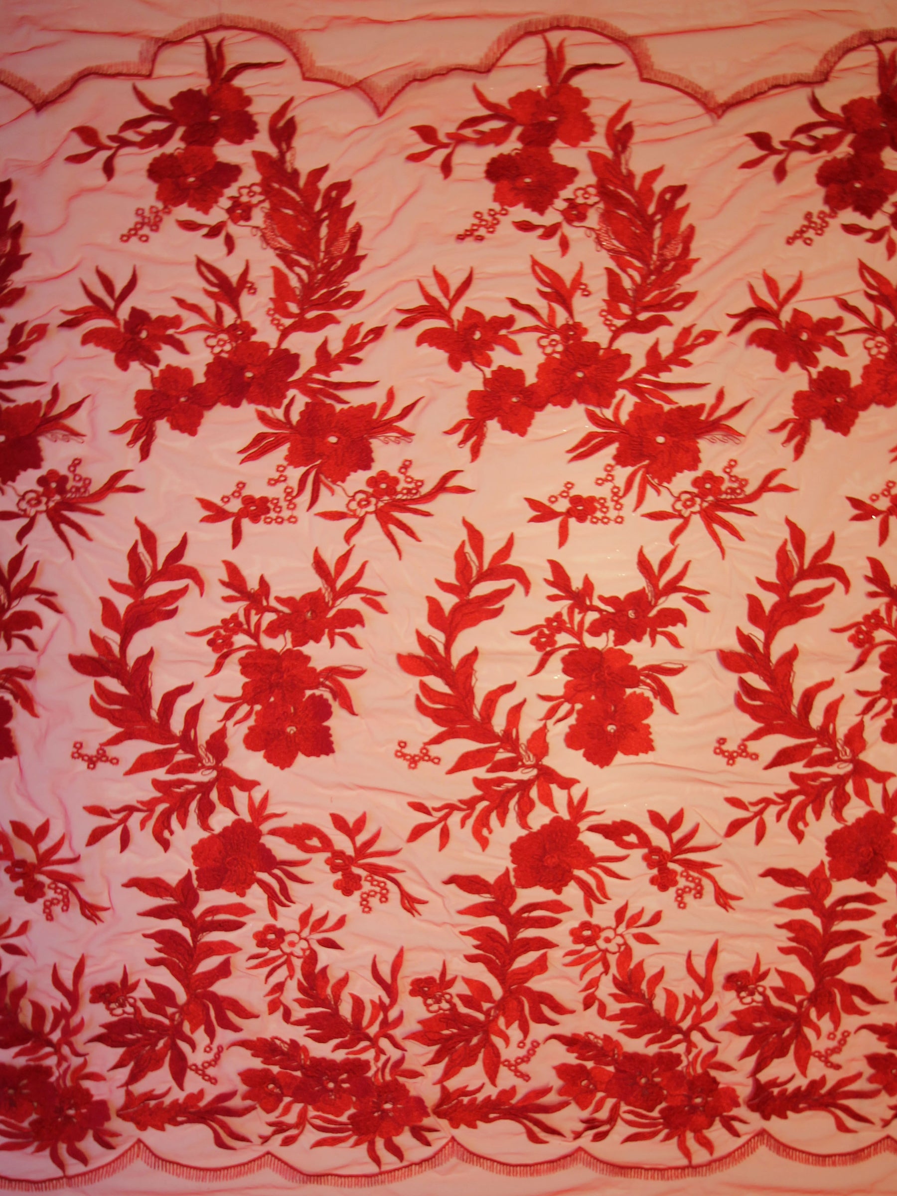Rote Stickereispitze - Gaynor