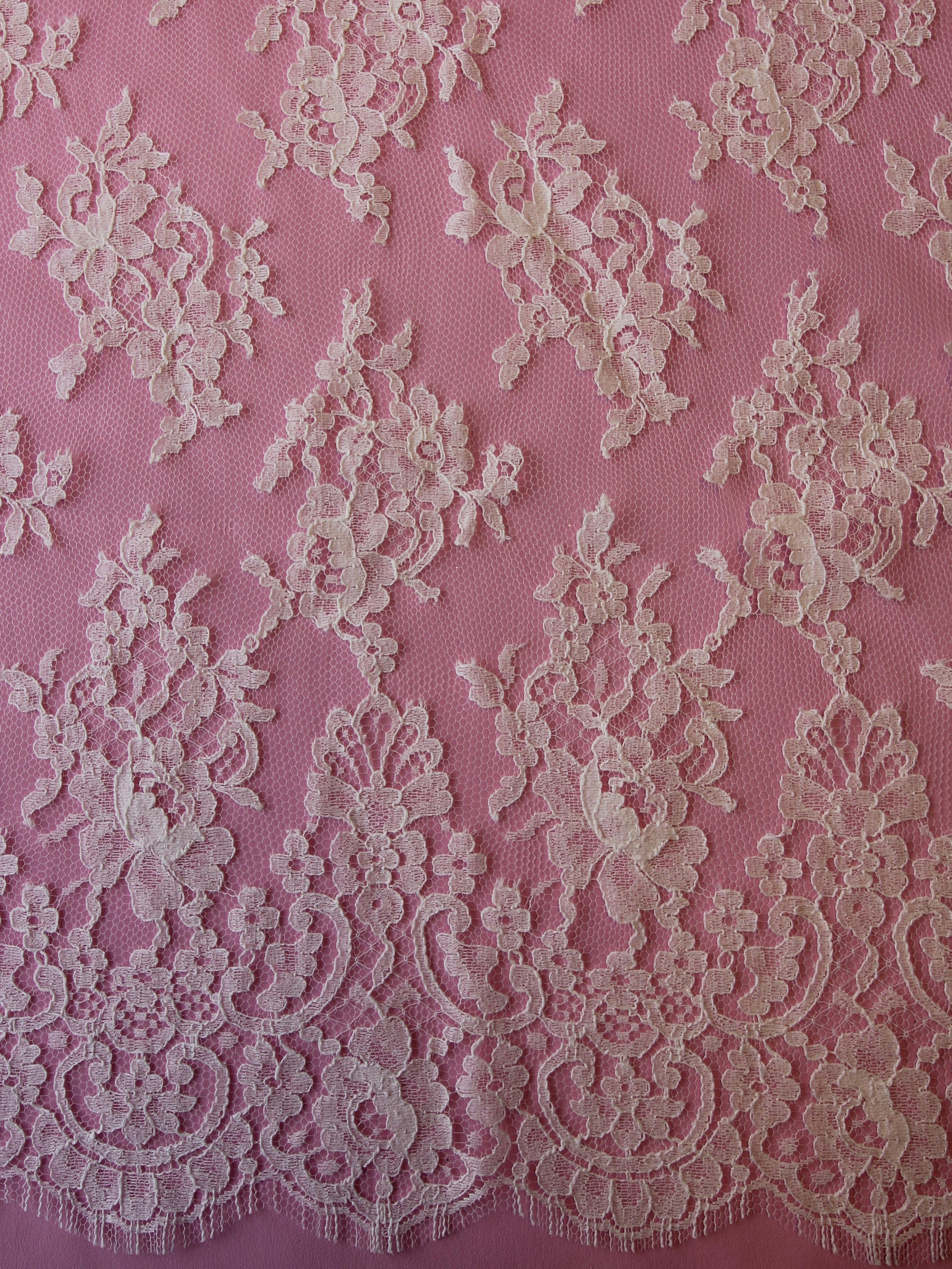 Weiche weiße Chantilly-Spitze – Natasha