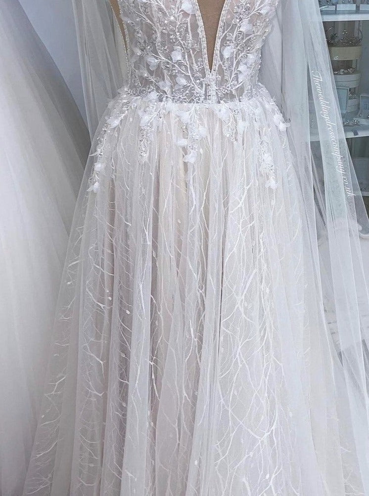 Elfenbeinfarbene Raschelspitze – Stream