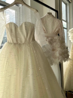 Elfenbeinfarbene Raschelspitze – Stream