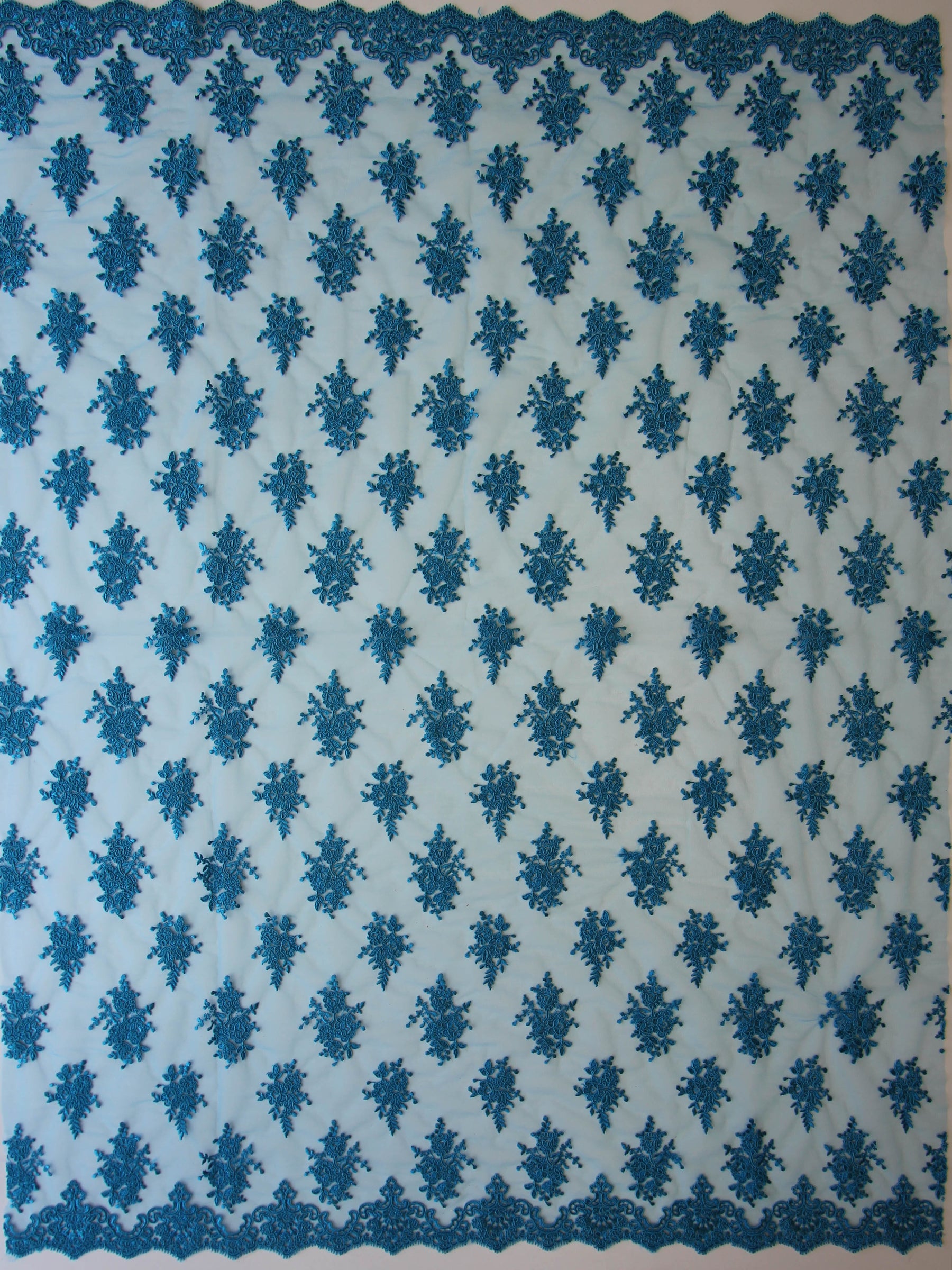 Aquafarbene Kordelspitze – Janis
