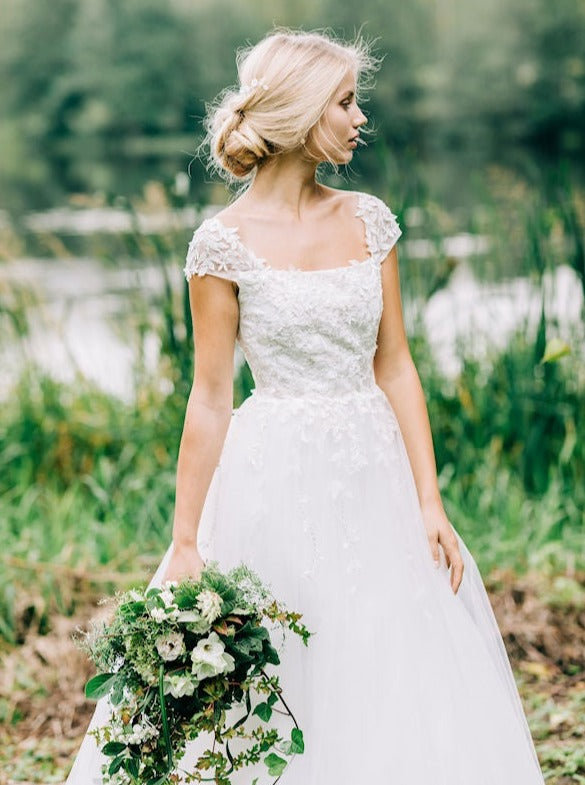 Elfenbeinfarbene bestickte Spitze – Violina
