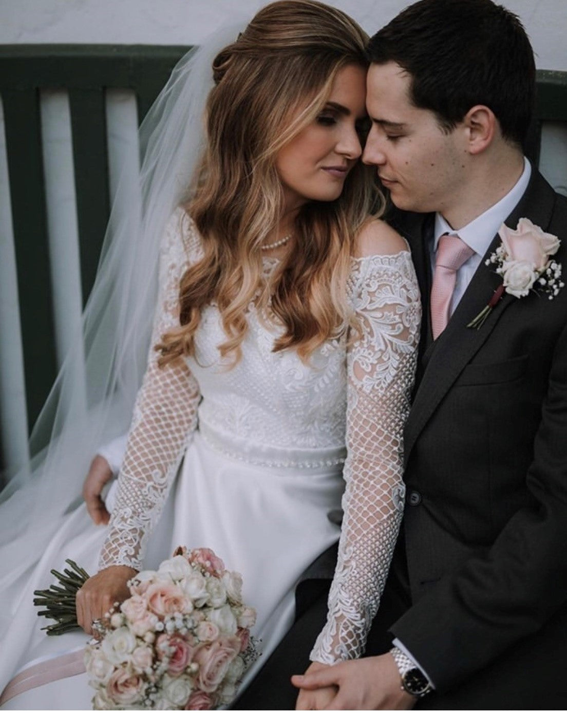 Elfenbeinfarbene bestickte Spitze – Begonie