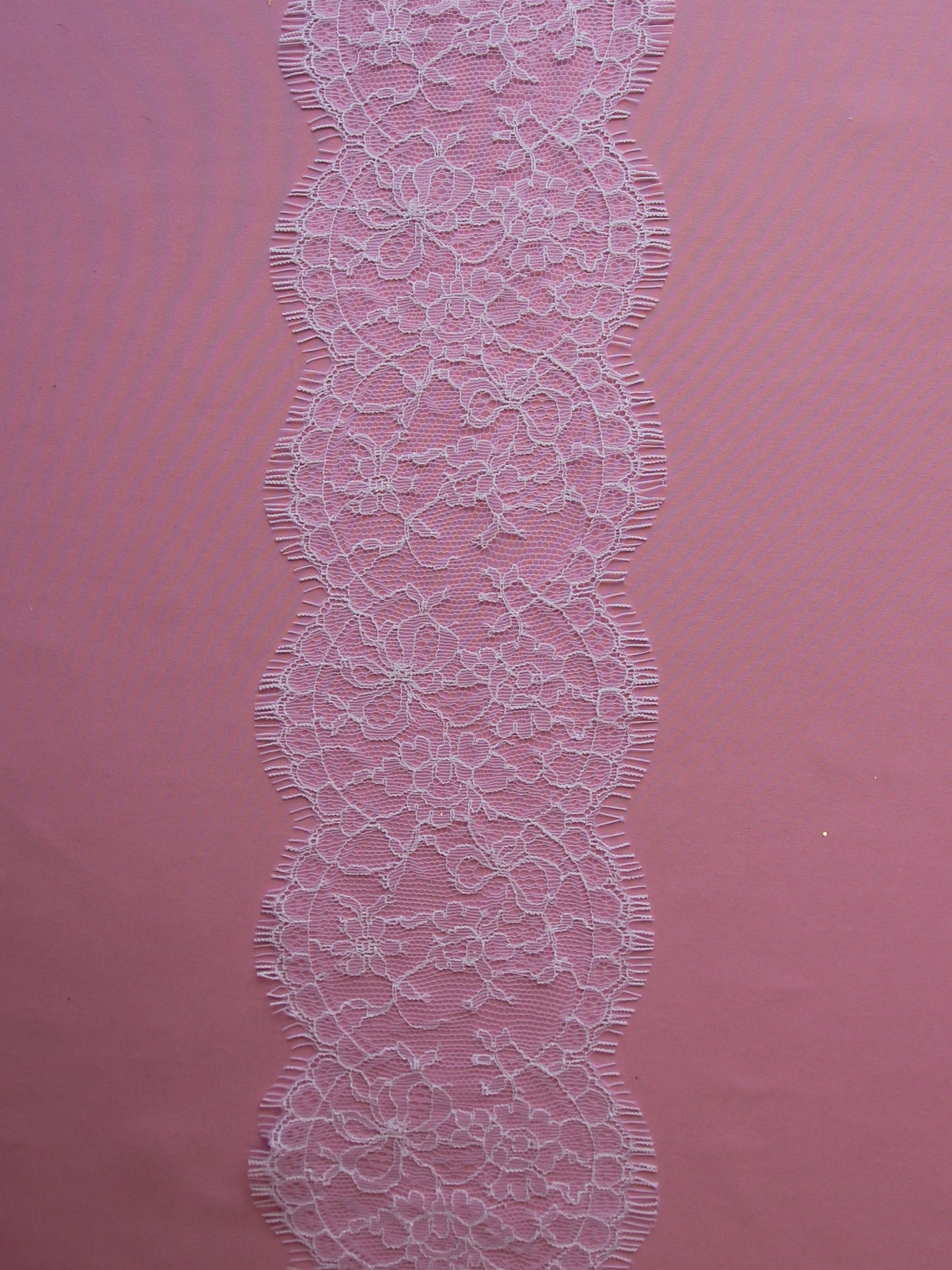 Weißer Chantilly-Spitzenbesatz – Francesca