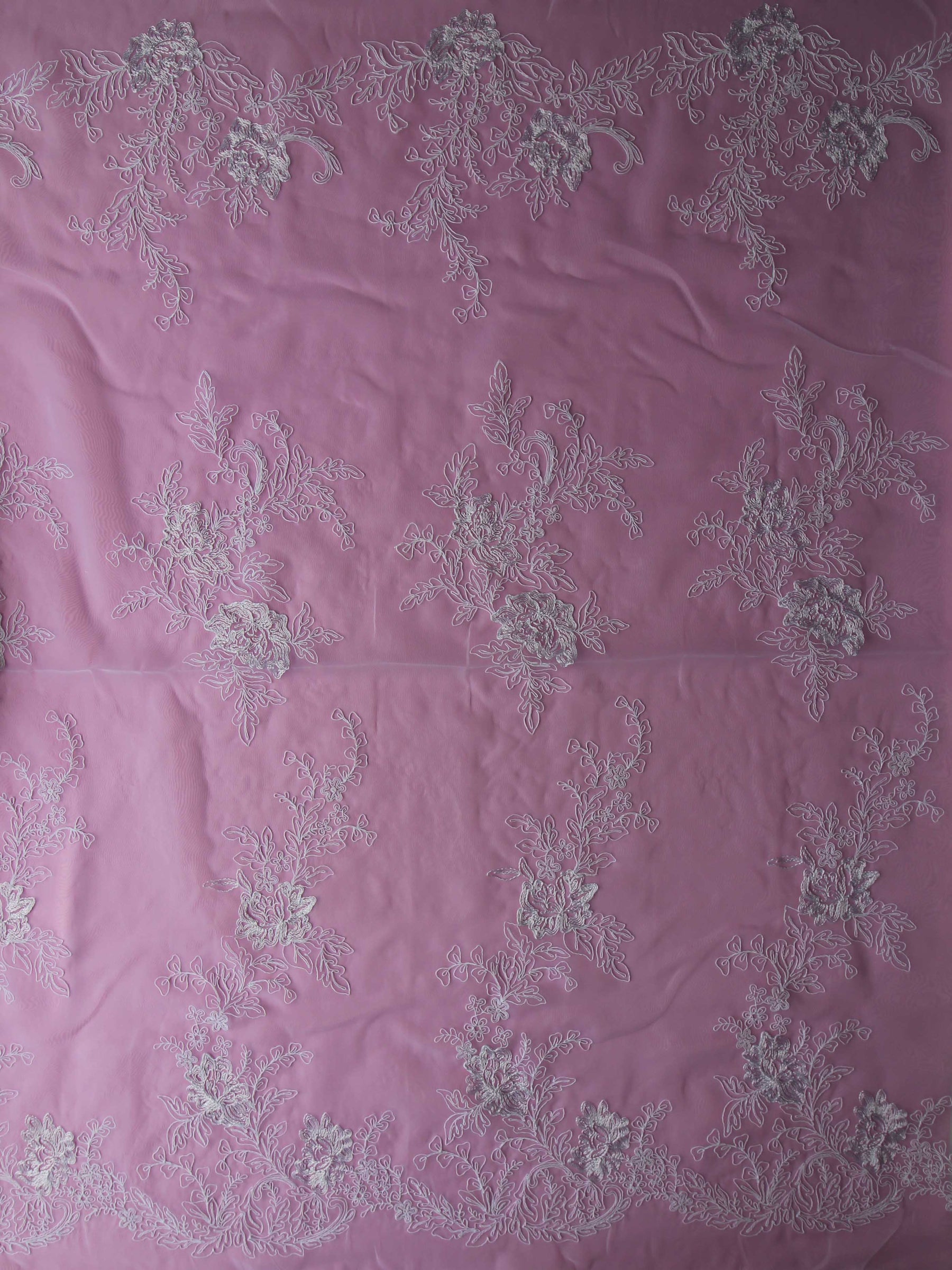 Weißer bestickter Organza – Wanda