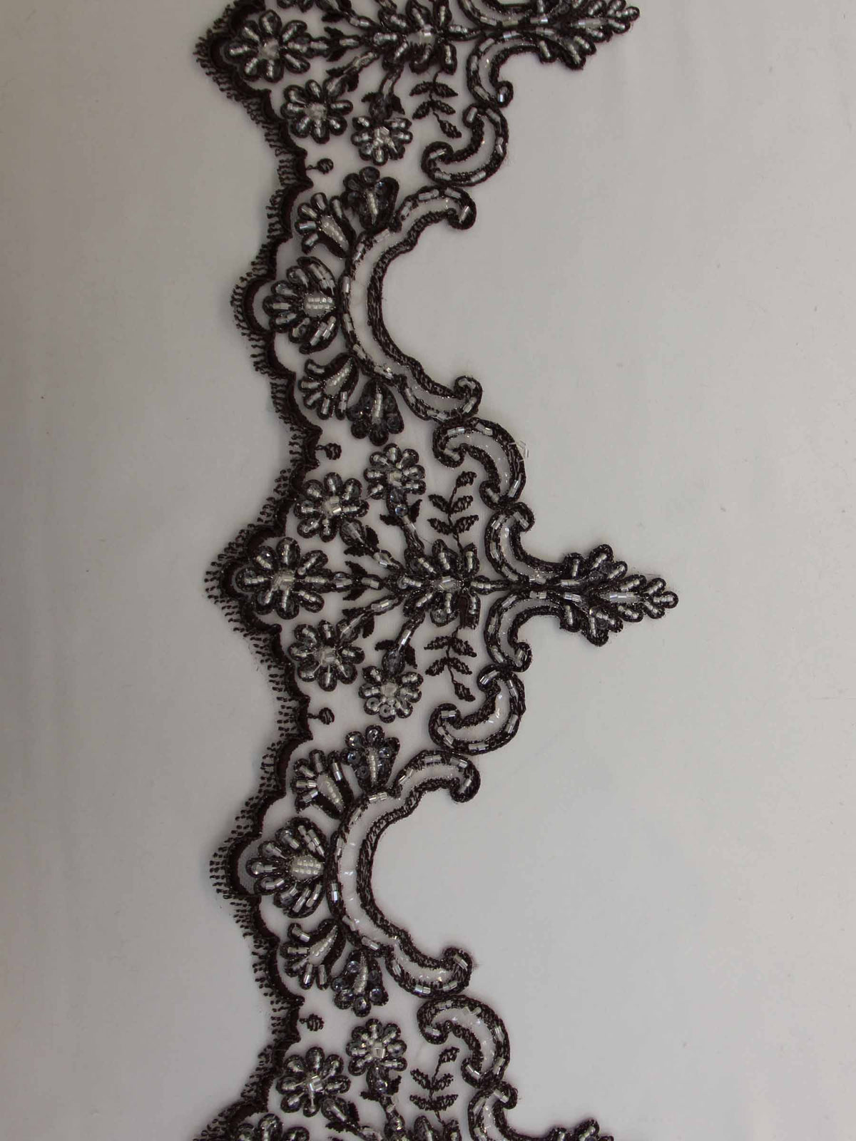 Espressobrauner Spitzenbesatz – Sophia