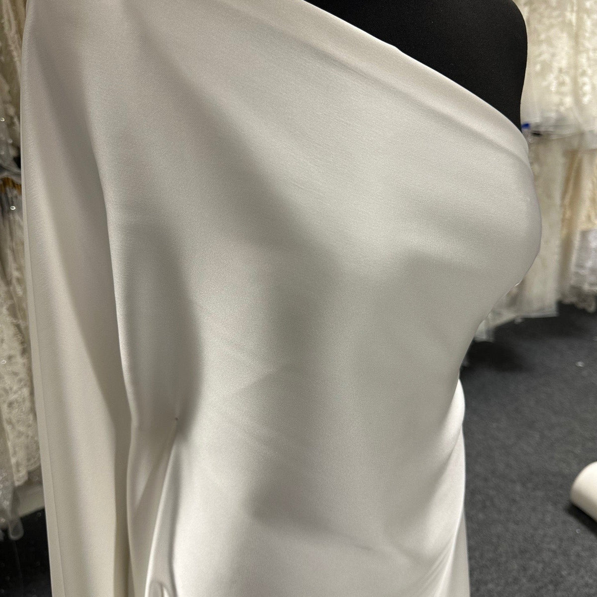 Satinstoffe: Hochzeitskleid – Bridal Fabrics, image size:1200x1200