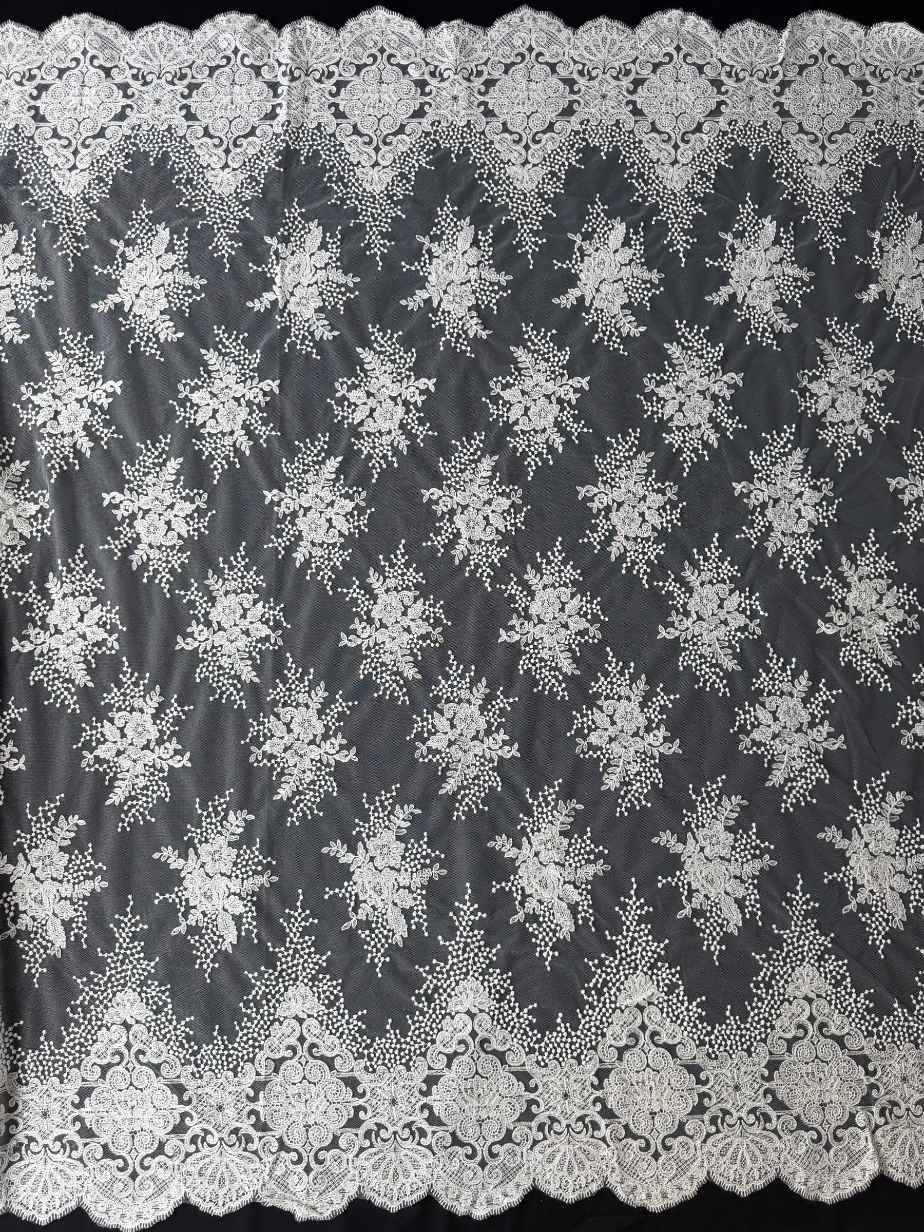 Elfenbeinfarbene Paillettenstickerei-Spitze - EB3034