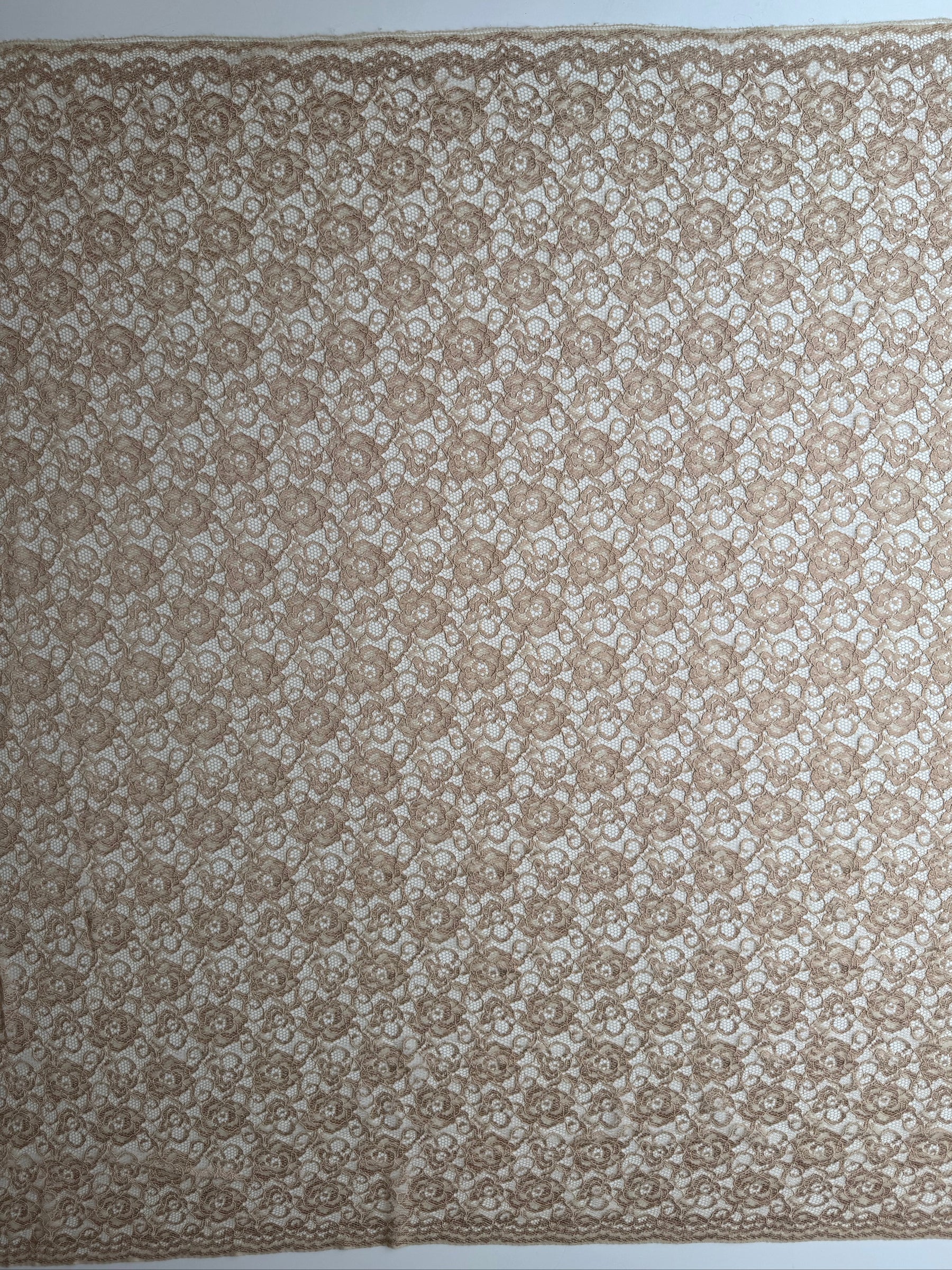 Beige Kordelspitze mit Stretch - P619