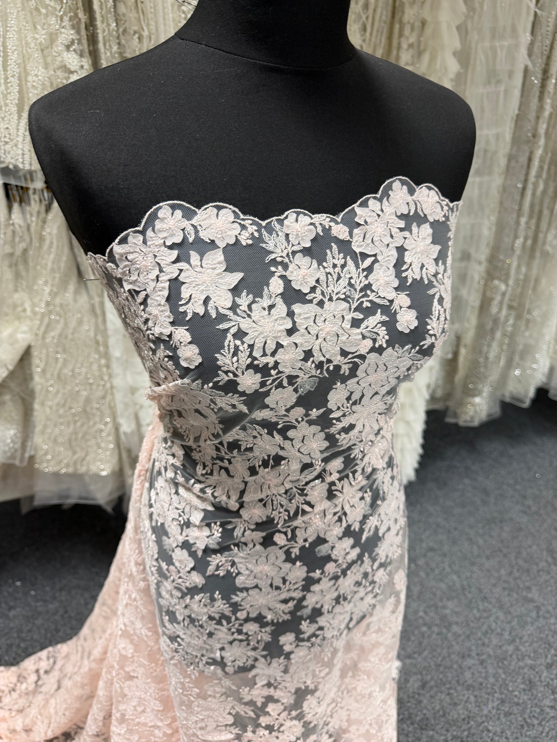 Muschelrosa bestickte Spitze – EB3053