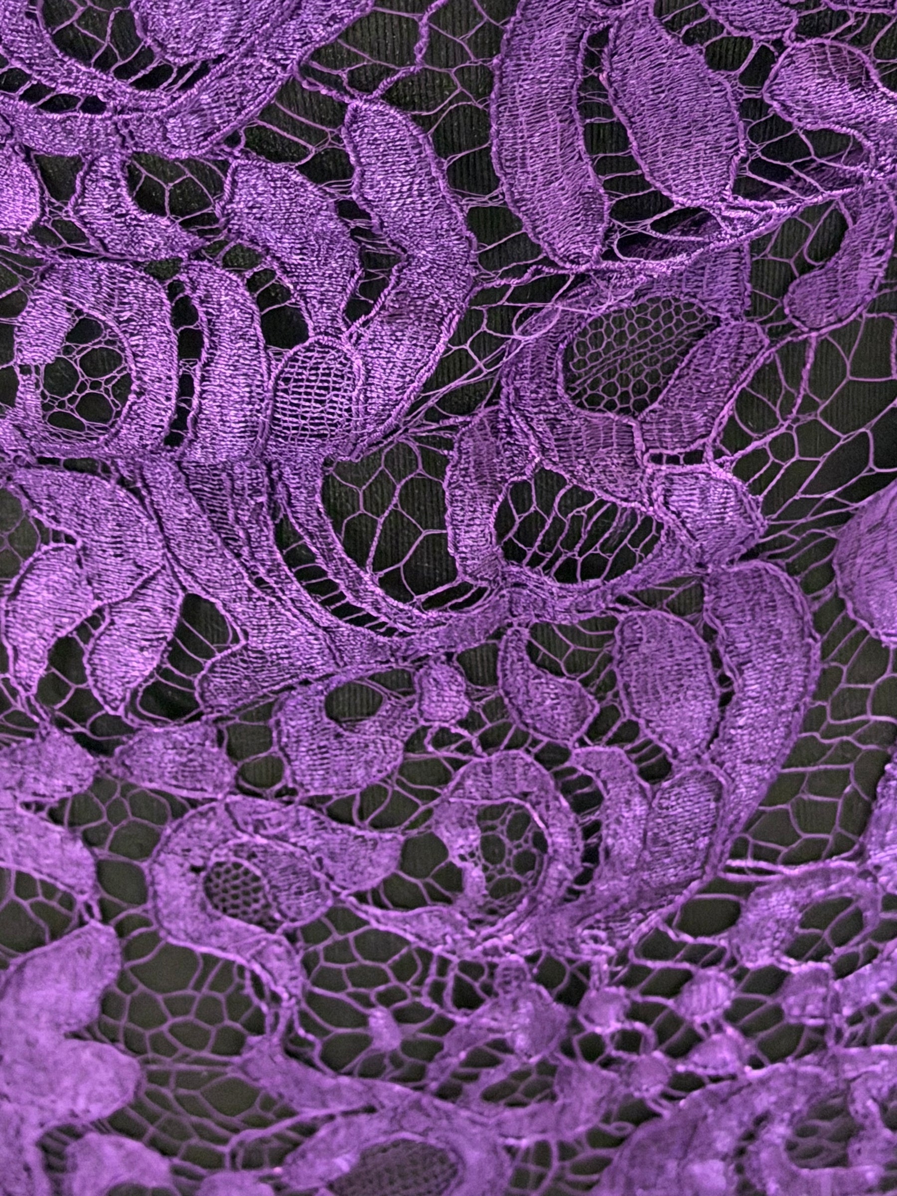 Violette italienische Spitze - P883
