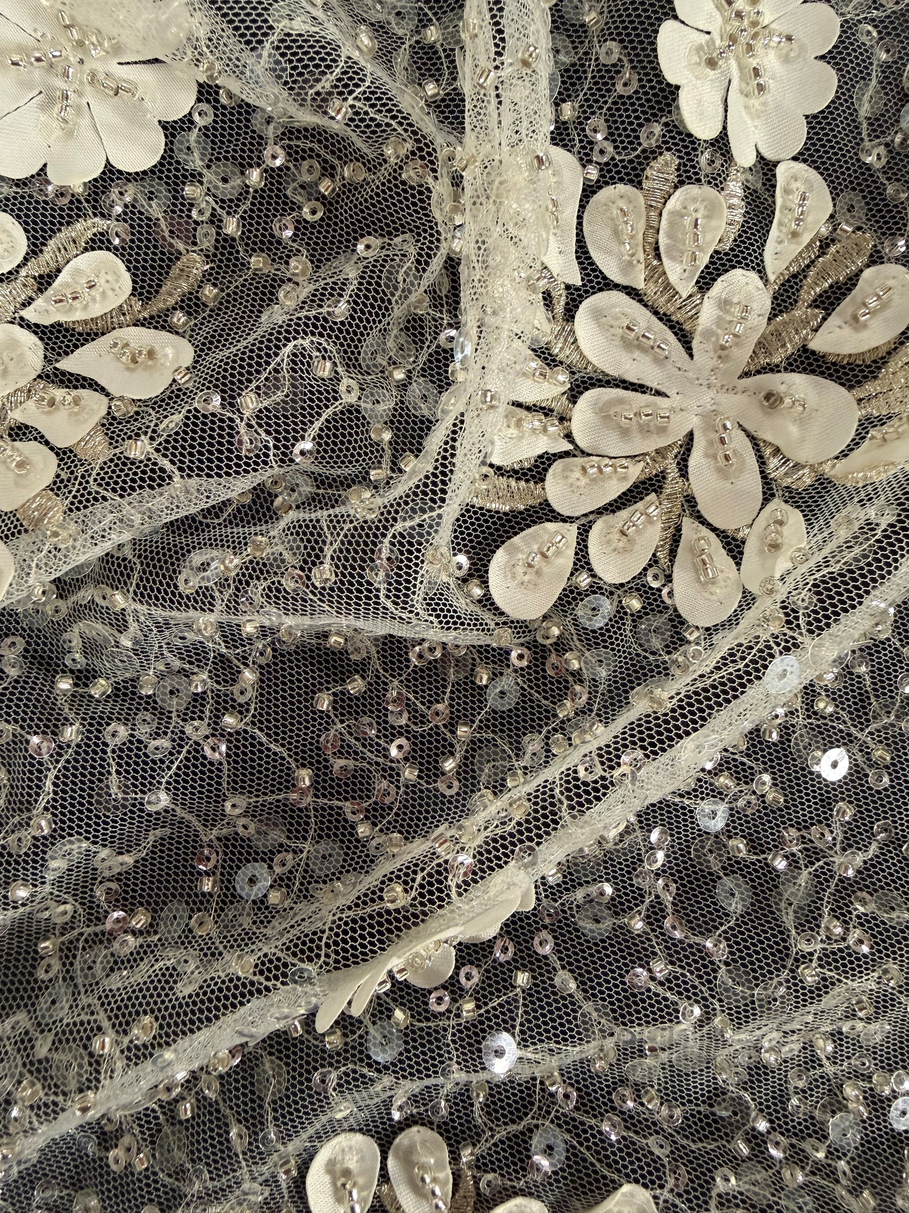 Elfenbein bestickter Perltüll - EB1074