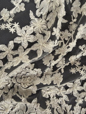Elfenbein/Silber bestickter Tüll mit Perlen - EB1077