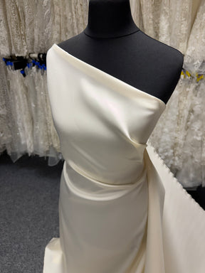 Blass elfenbeinfarbenes, weiches Mikado aus Seidenmischung – P608
