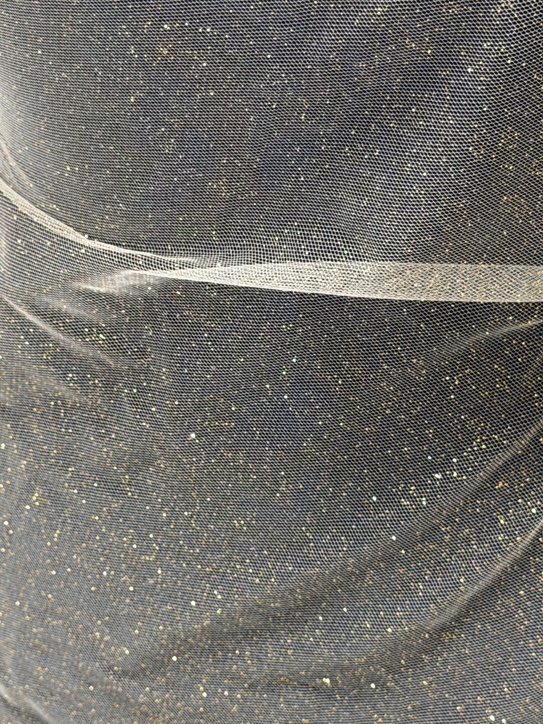 Elfenbeinfarbener Tüll mit Goldglitzer - P15