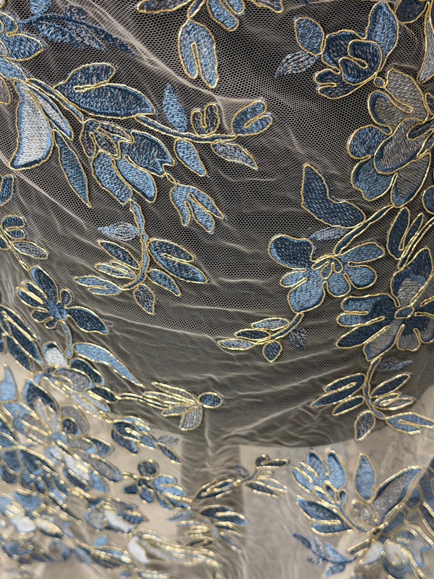 Blauer Spitzenstoff mit goldener Kordel - Kylar
