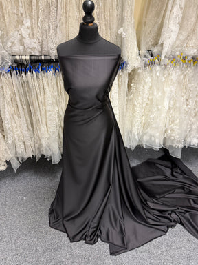 Schwarzer Polyester-Stretch-Satin – Estonia