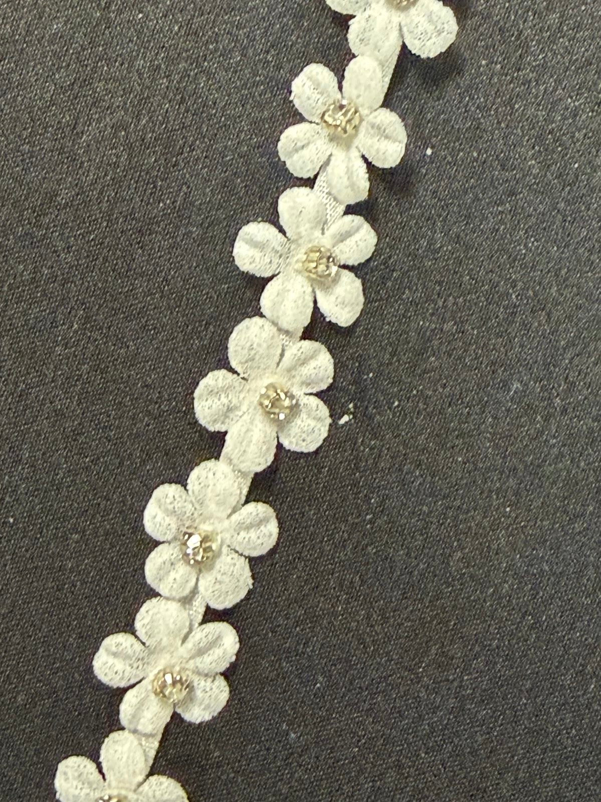 Elfenbein 3D Georgette Blüten Kristallbesatz - EH1020