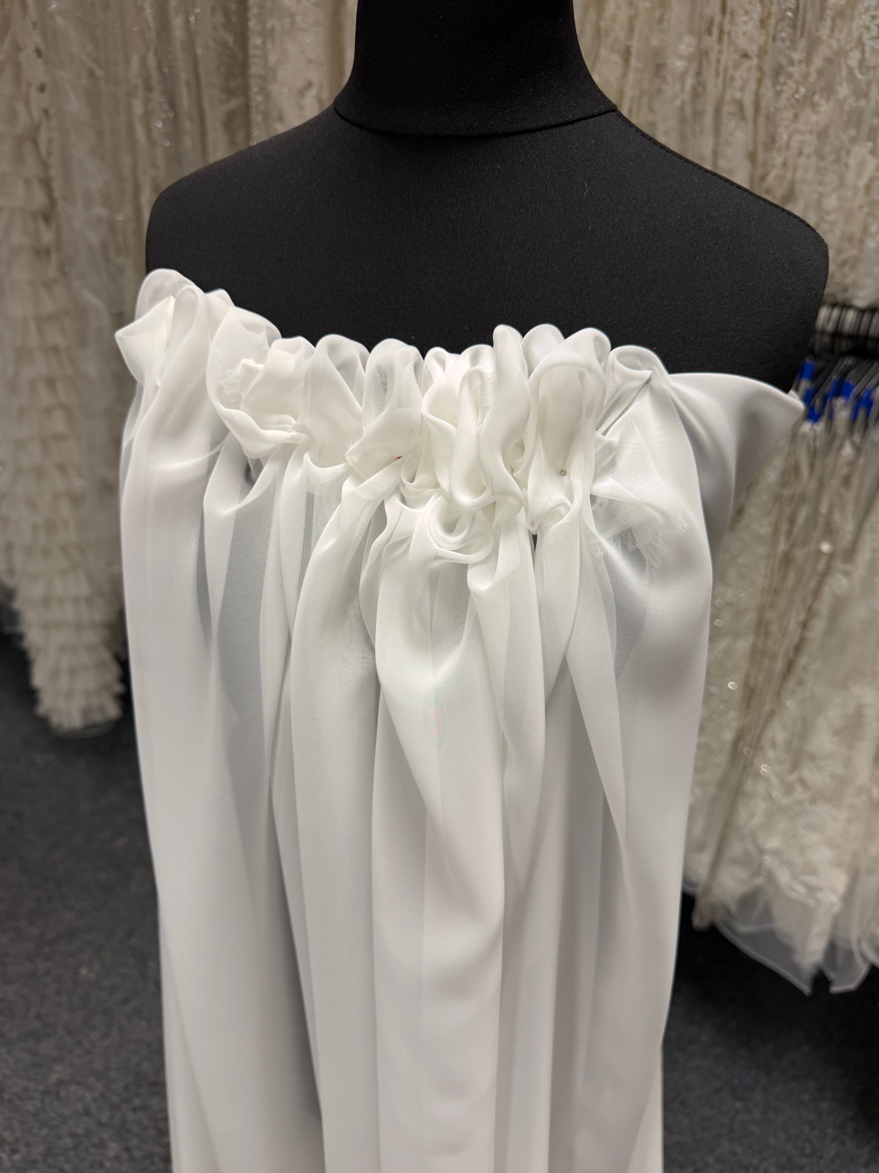 Dunkel elfenbeinfarbener Poly-Chiffon - P58