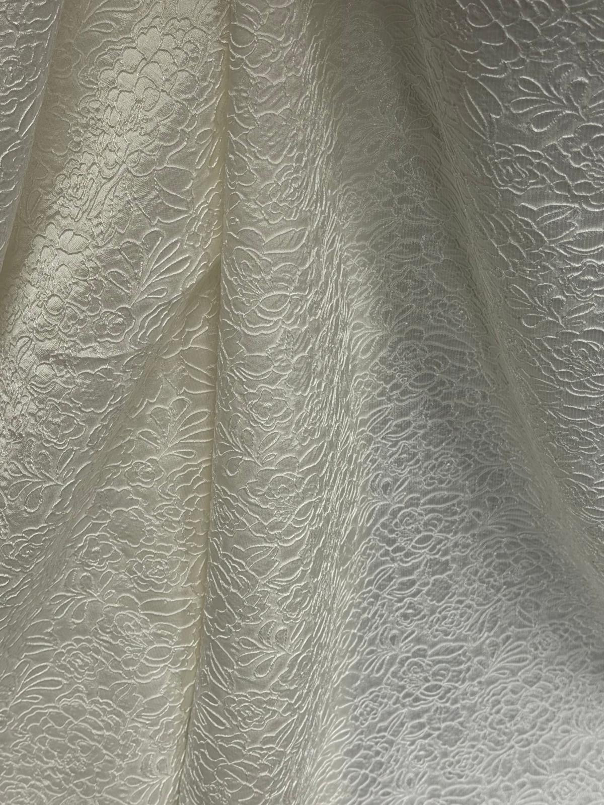 Italienischer Cloqué-Jacquard in Blass-Elfenbein - P664