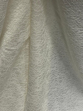 Italienischer Cloqué-Jacquard in Blass-Elfenbein - P664