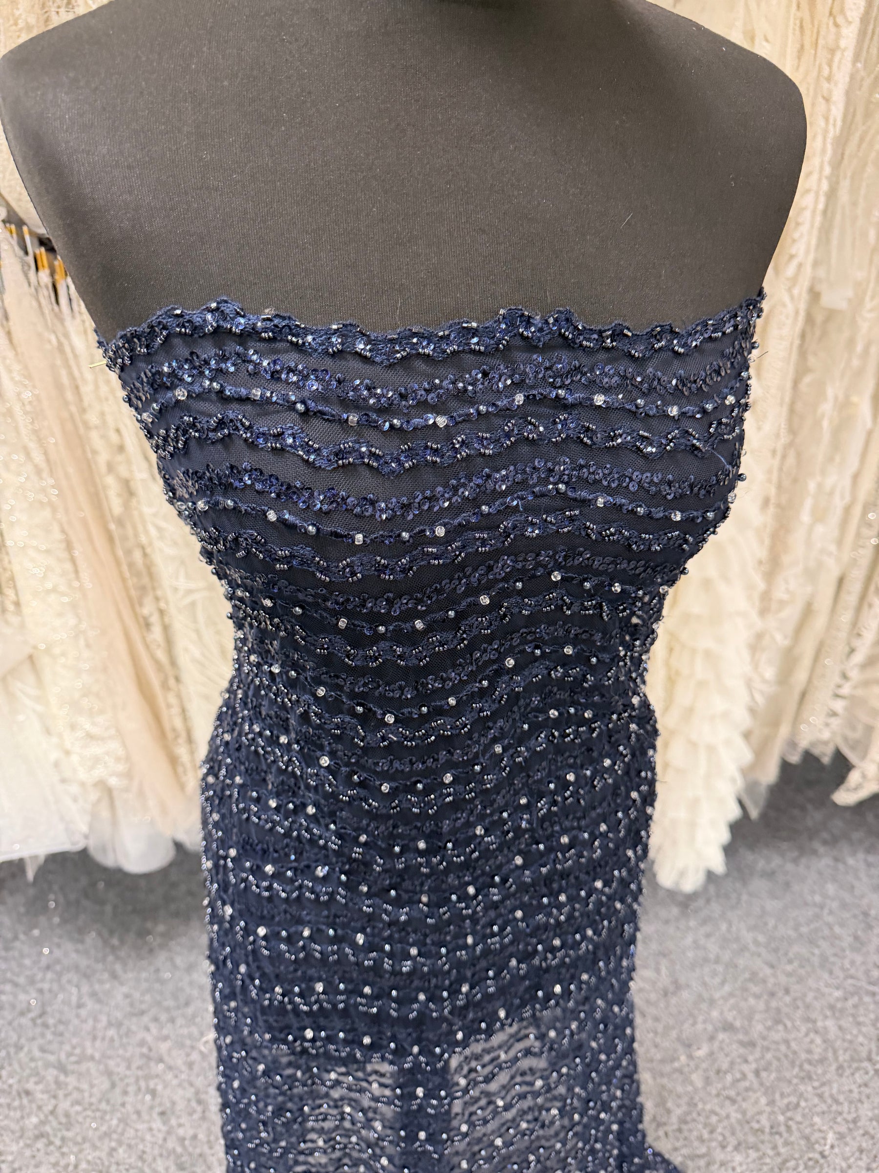 Marineblaue Perlenstickerei - P809