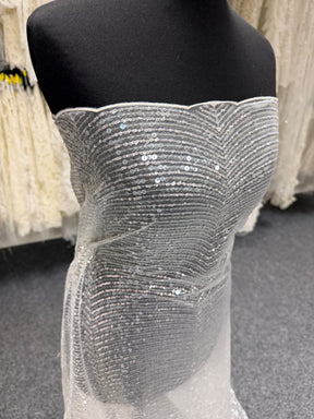 Elfenbeinfarbener, bestickter Paillettentüll – EB3020